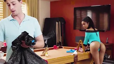 Kira Noir is doing standing sixty-9 with a white stud