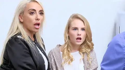 MUMMY is witnessing while her stepdaughter is groaning