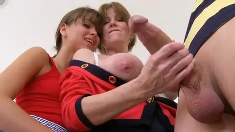 Youthfull guy gets a hj from a MILF before the FFM